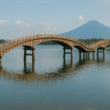 鶴の舞橋｜津軽富士見湖に舞う、日本一の木造三連太鼓橋で心を癒す旅